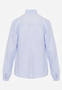 Born2be - Niebieska Bawełniana Koszula ze Stójką z Falbanką i Haftem przy Guzikach Umaria. Okazja: na co dzień, na spotkanie biznesowe, do pracy. Typ kołnierza: kołnierzyk stójkowy. Kolor: niebieski. Materiał: bawełna. Wzór: haft. Styl: casual, biznesowy, elegancki #4