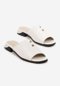 Born2be - Białe Klapki Vices z Ozdobnym Wycięciem i Aplikacją Tiladea. Okazja: na co dzień. Kolor: biały. Wzór: aplikacja. Styl: elegancki, casual #3