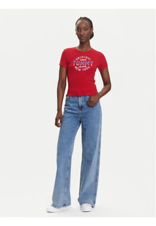 Tommy Jeans T-Shirt DW0DW21421 Czerwony Slim Fit. Kolor: czerwony. Materiał: bawełna