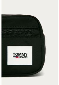 Tommy Jeans - Kosmetyczka. Kolor: czarny. Materiał: poliester, materiał. Wzór: aplikacja #4