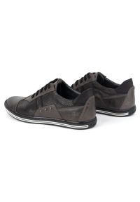 Polbut Buty męskie casual 1801P szare. Okazja: na co dzień. Zapięcie: pasek. Kolor: szary. Materiał: jeans, skóra. Wzór: paski. Sezon: lato, wiosna, jesień. Styl: casual #5