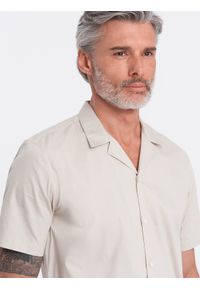 Ombre Clothing - Męska koszula z krótkim rękawem i kubańskim kołnierzem - kremowa V7. Okazja: na co dzień. Kolor: kremowy. Materiał: tkanina, bawełna. Długość rękawa: krótki rękaw. Długość: krótkie. Wzór: gładki, jednolity. Sezon: lato. Styl: klasyczny, casual #2