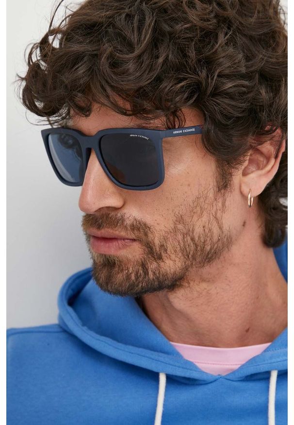 Armani Exchange okulary przeciwsłoneczne męskie kolor granatowy. Kształt: prostokątne. Kolor: niebieski. Materiał: materiał