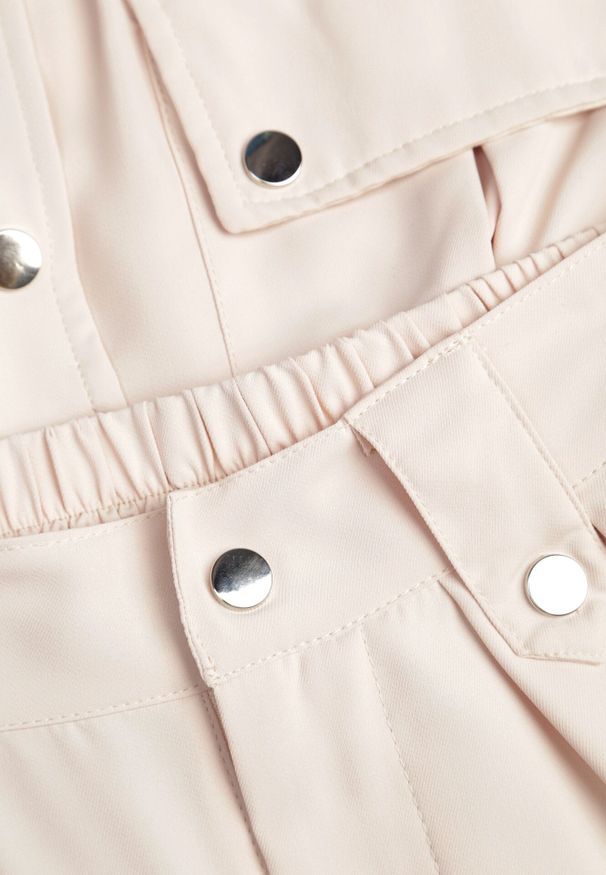 Born2be - Beżowy Komplet 2-częściowy z Bluzką i Spodniami Arene. Kolor: beżowy. Wzór: aplikacja