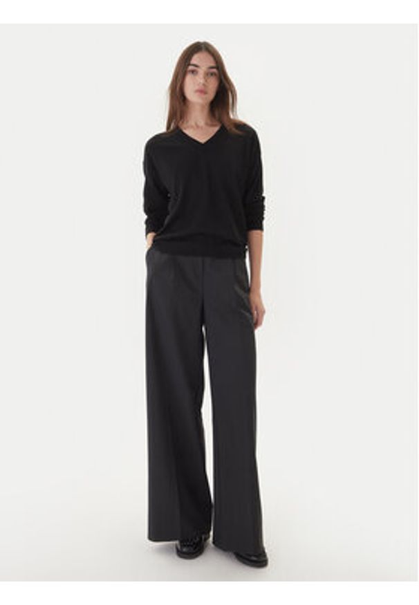 Weekend Max Mara Sweter Fiocchi 2525366042 Czarny Regular Fit. Kolor: czarny. Materiał: wełna