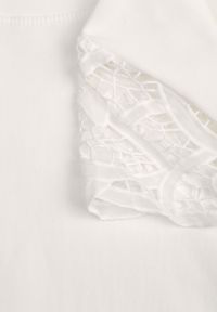 Renee - Biała Bawełniana Bluzka z Rękawami z Koronki i Okrągłym Dekoltem Brynlia. Okazja: na co dzień. Kolor: biały. Materiał: bawełna, koronka. Wzór: koronka. Styl: casual #7