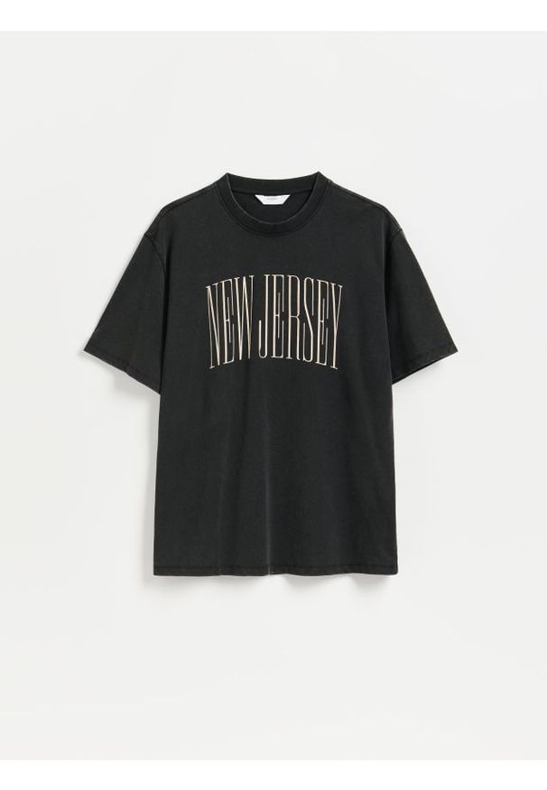 Reserved - T-shirt comfort z nadrukiem - czarny. Kolor: czarny. Materiał: bawełna, dzianina. Wzór: nadruk