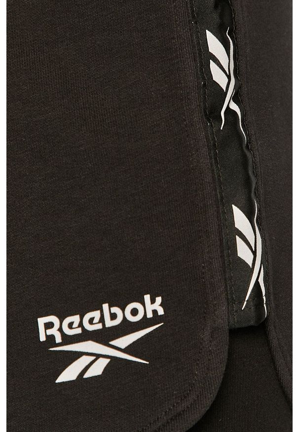 Reebok - Szorty. Okazja: na co dzień. Kolor: czarny. Materiał: dzianina. Wzór: aplikacja. Styl: casual