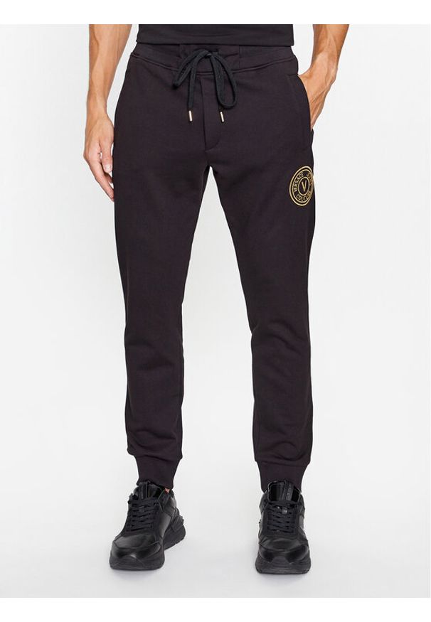 Versace Jeans Couture Spodnie dresowe 75GAAT06 Czarny Regular Fit. Kolor: czarny. Materiał: bawełna, dresówka