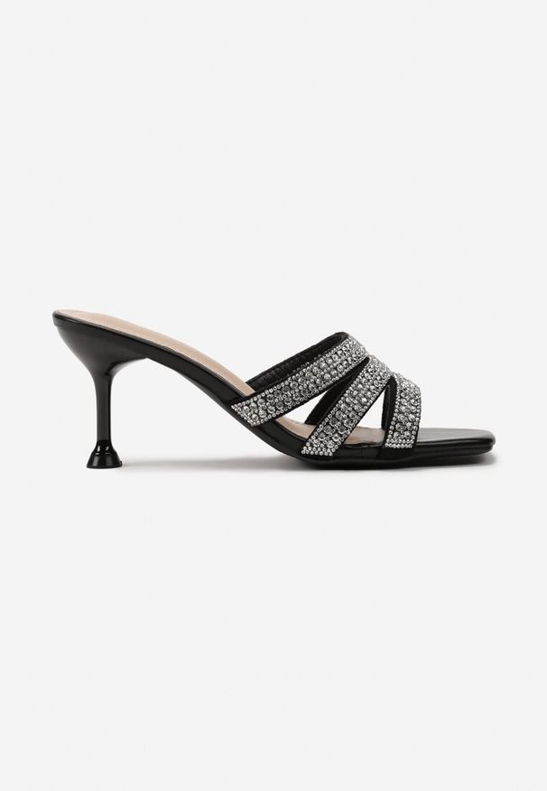 Renee - Czarne Klapki Ozdobione Cyrkoniami na Szpilce Endiana. Kolor: czarny. Wzór: aplikacja. Obcas: na szpilce. Styl: elegancki