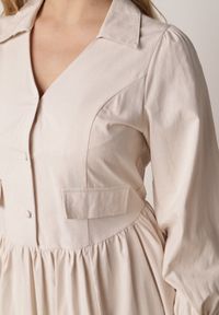 Born2be - Beżowa Bawełniano-Wiskozowa Sukienka Koszulowa z Imitacją Kieszeni Biriala. Okazja: na co dzień. Kolor: beżowy. Materiał: wiskoza, bawełna. Typ sukienki: koszulowe. Styl: casual, elegancki, klasyczny #5