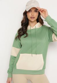 Born2be - Zielona Bluza Oversize z Kapturem i Kontrastowymi Wstawkami Jevina. Okazja: na co dzień. Typ kołnierza: kaptur. Kolor: zielony. Materiał: jeans. Długość rękawa: długi rękaw. Długość: długie. Wzór: aplikacja. Styl: elegancki, casual #6