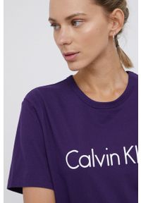 Calvin Klein Underwear T-shirt piżamowy kolor fioletowy bawełniana. Kolor: fioletowy. Materiał: bawełna. Długość: krótkie. Wzór: nadruk #2