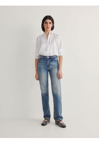 Reserved - Jeansy straight - niebieski. Kolor: niebieski