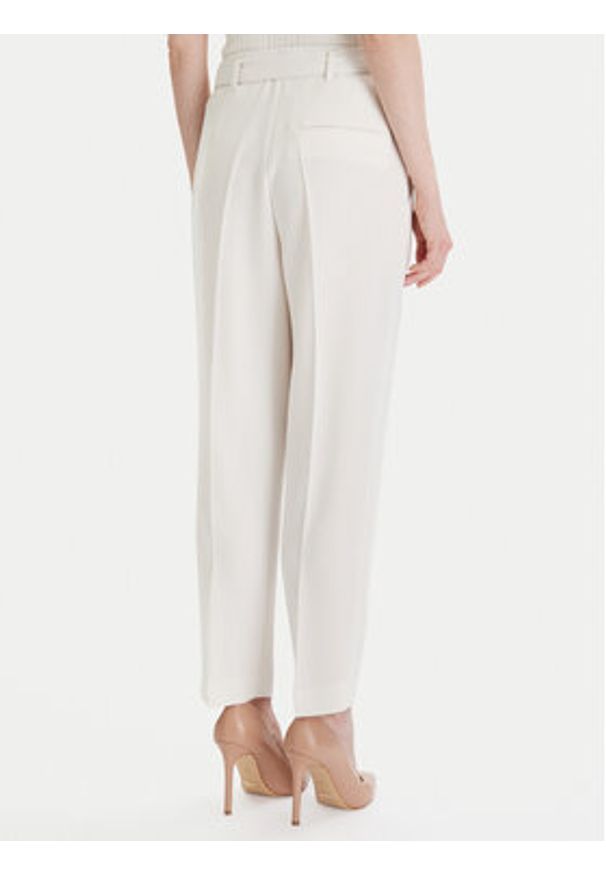 BOSS - Boss Spodnie materiałowe Tapiah 50490037 Écru Relaxed Fit. Materiał: syntetyk