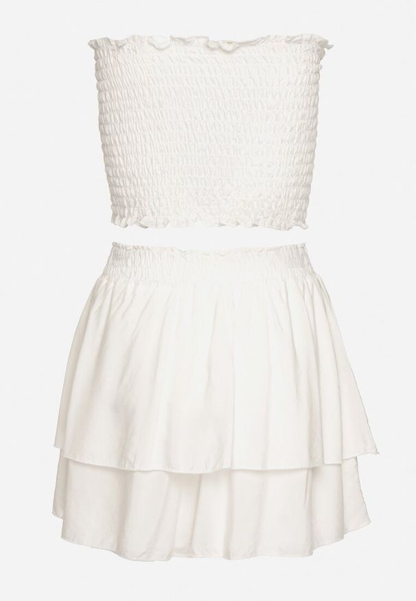 Born2be - Biały Bawełniany Komplet Krótki Top bez Ramiączek Szorty z Gumką w Pasie i Falbanką Tesmara. Kolor: biały. Materiał: bawełna