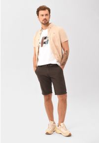 Volcano - Szorty chino z paskiem P-OXY. Okazja: na co dzień. Kolor: brązowy. Materiał: bawełna, włókno, materiał, elastan. Długość: krótkie. Styl: klasyczny, casual, elegancki #1