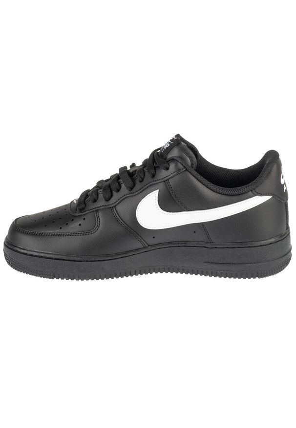 Nike - Buty sportowe Sneakersy męskie, Air Force 1 07. Kolor: biały, wielokolorowy, czarny. Materiał: skóra. Model: Nike Air Force. Sport: turystyka piesza