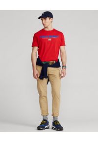 Ralph Lauren - RALPH LAUREN - Czerwona koszulka Polo Sport Classic Fit. Typ kołnierza: polo. Kolor: czerwony. Materiał: bawełna. Wzór: nadruk. Styl: sportowy #2