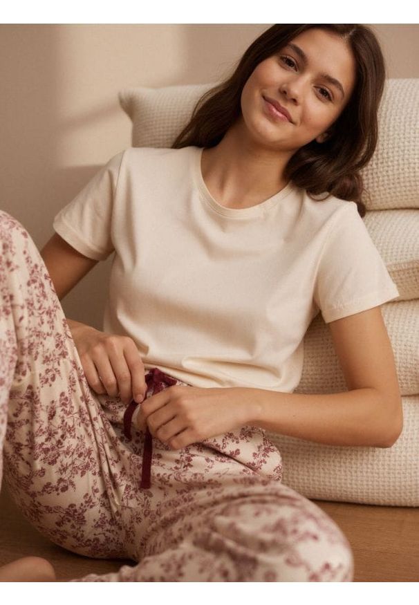 Sinsay - Bawełniana piżama dwuczęściowa - kremowy. Kolor: kremowy. Materiał: bawełna