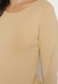 Born2be - Ciemnobeżowa Bluzka z Elastycznej Bawełny z Okrągłym Dekoltem Zenaida. Kolor: beżowy. Materiał: bawełna #5