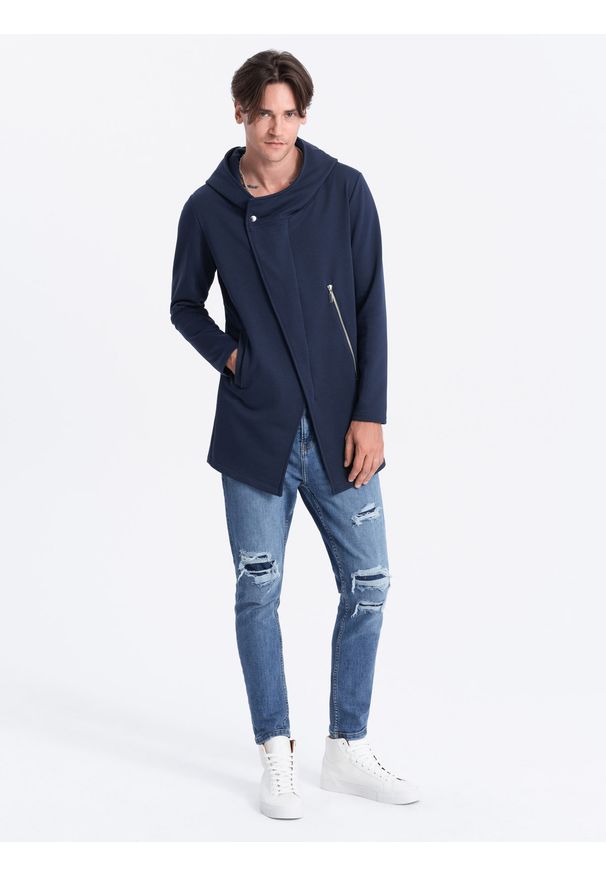 Ombre Clothing - Długa bluza męska z asymetrycznym zapięciem HAGA - granatowa - Rozmiar: XL. Kolor: niebieski. Materiał: poliester, bawełna. Długość: długie. Wzór: aplikacja. Styl: klasyczny