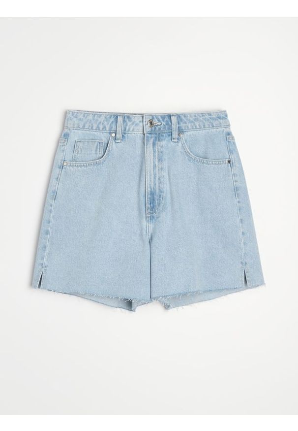 Sinsay - Jeansowe bermudy z rozcięciem na nogawce - niebieski. Kolor: niebieski. Materiał: jeans