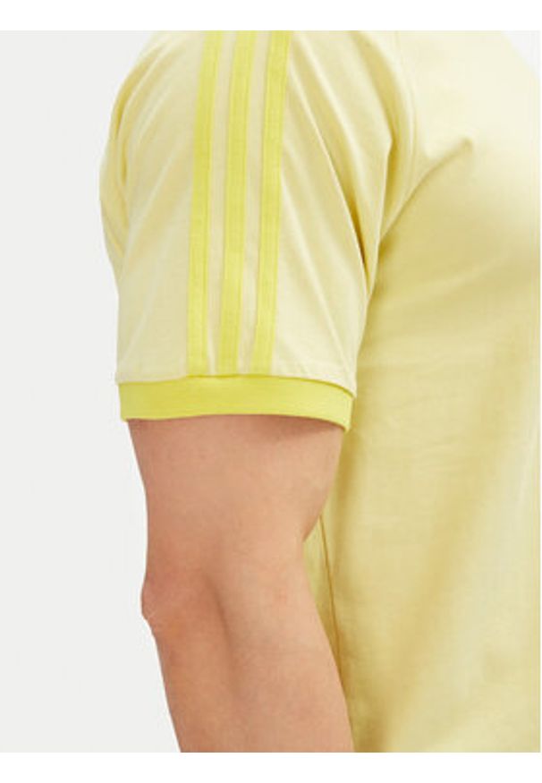 Adidas - adidas T-Shirt adicolor Classics 3-Stripes JN7021 Żółty Slim Fit. Kolor: żółty. Materiał: bawełna
