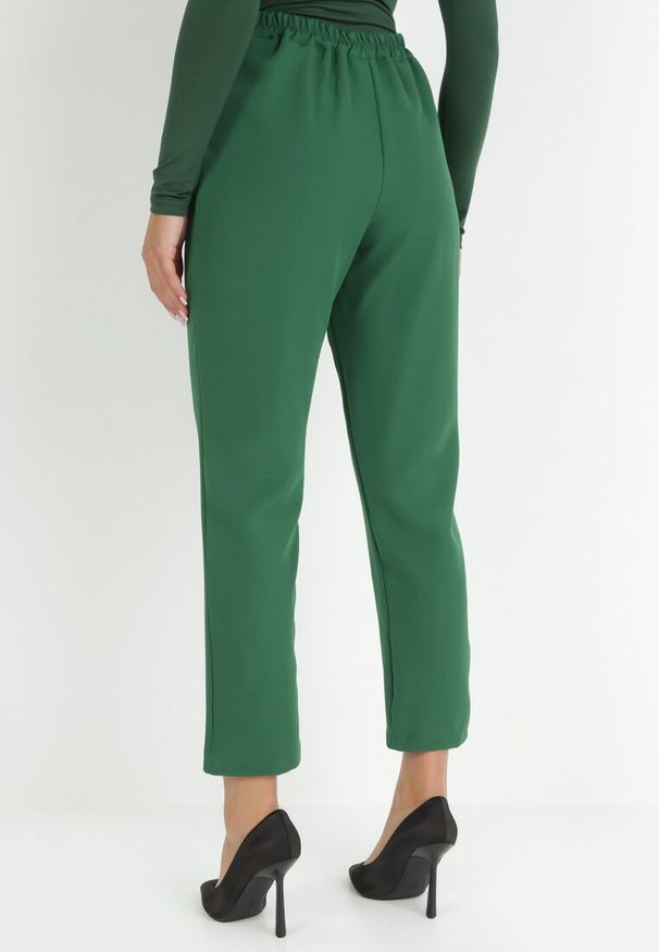 Born2be - Zielone Spodnie Cygaretki Borlo. Kolor: zielony