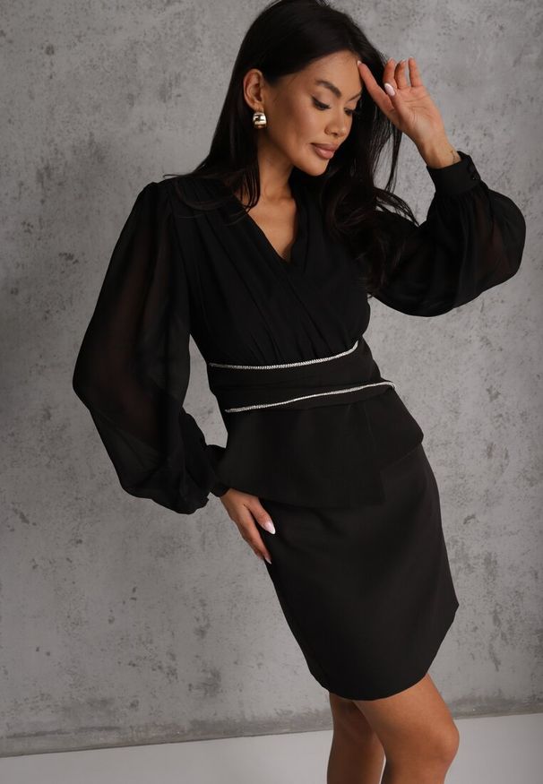 Renee - Czarna Bluzka VICES w Kopertowym Stylu z Luźnymi Transparentnymi Rękawami i Dekoltem V Inge. Okazja: na komunię, na co dzień. Kolor: czarny. Materiał: jeans. Styl: casual, elegancki