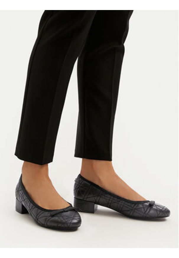 Steve Madden Półbuty Cherish-Q SM11003516 Czarny. Kolor: czarny. Materiał: skóra
