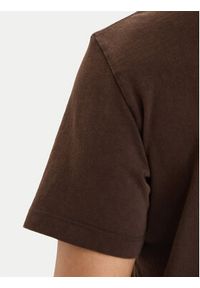 Calvin Klein Jeans T-Shirt LV04RB824G Brązowy ciemny Regular Fit. Kolor: brązowy. Materiał: bawełna #4