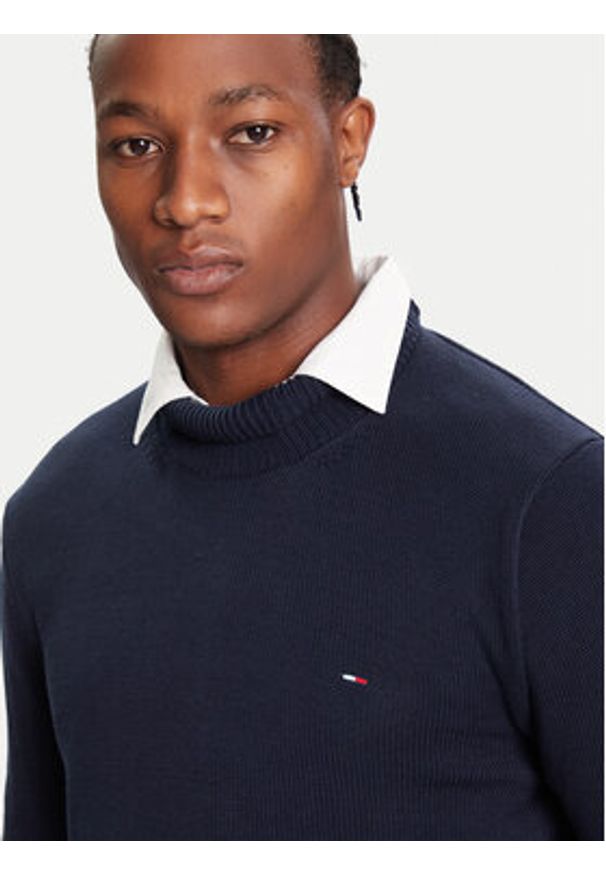 Tommy Jeans Golf DM0DM22096 Granatowy Regular Fit. Typ kołnierza: golf. Kolor: niebieski. Materiał: bawełna