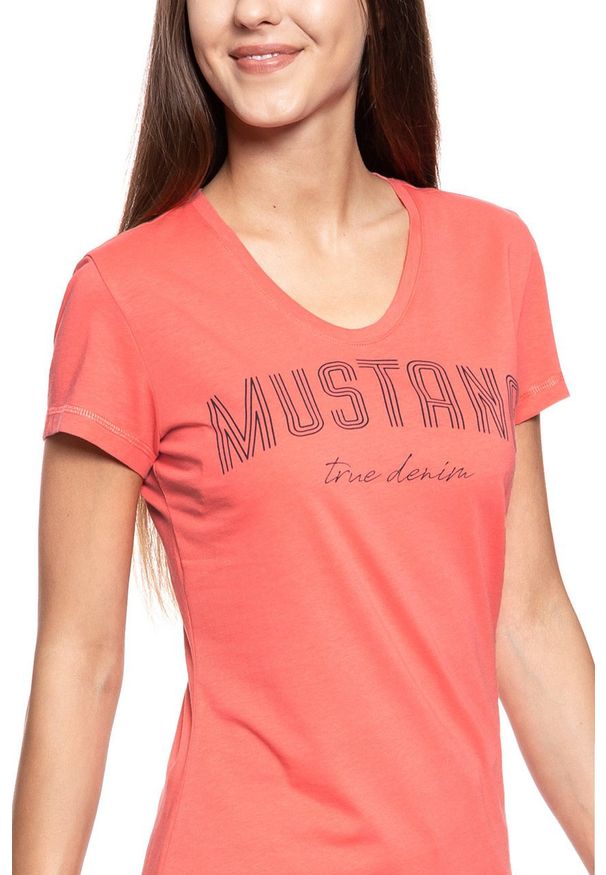 Mustang - MUSTANG T SHIRT DAMSKI Alexia C Print Porcelain Rose 1009392 8204. Wzór: nadruk