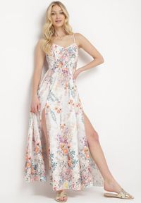 Born2be - Biała Sukienka Megeusa. Kolor: biały. Długość rękawa: na ramiączkach. Wzór: kwiaty, nadruk. Typ sukienki: dopasowane. Długość: maxi #1