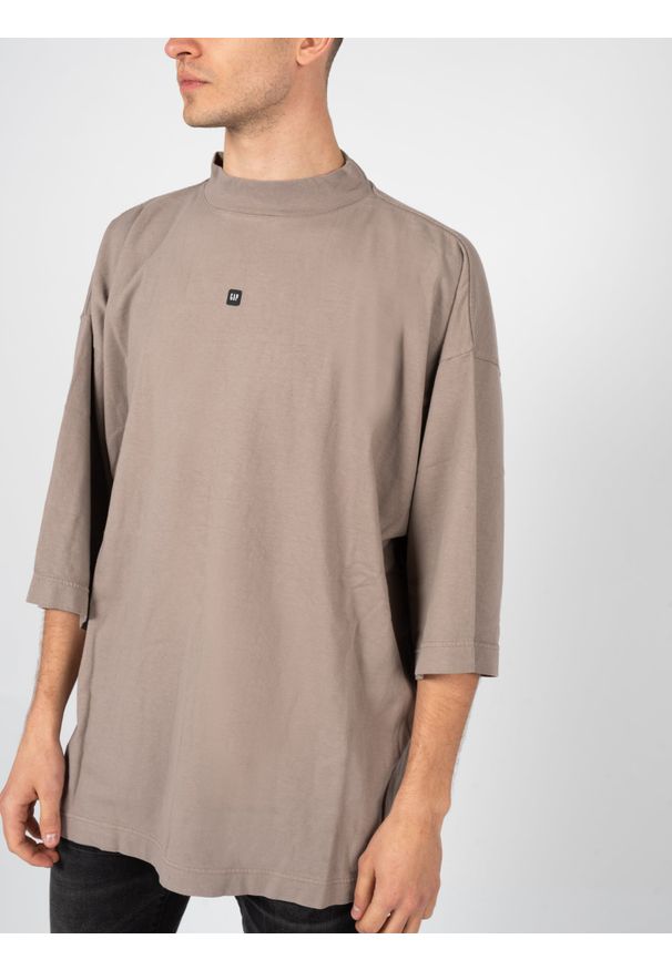 Yeezy Gap Engineered by Balenciaga - Yeezy Gap Engineered By Balenciaga T-Shirt "Logo" | 719614 TMVQ2 | Mężczyzna | Beżowy. Kolor: beżowy. Materiał: bawełna. Wzór: nadruk