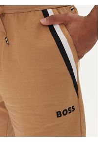 BOSS - Boss Szorty sportowe Iconic 50516134 Beżowy Regular Fit. Kolor: beżowy. Materiał: bawełna. Styl: sportowy #3