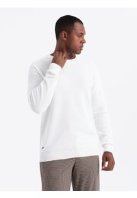 Ombre Clothing - Sweter męski RELAXED FIT z dzianiny o diamentowym splocie – złamana biel V1. Okazja: na co dzień. Materiał: dzianina. Wzór: ze splotem. Styl: klasyczny, casual