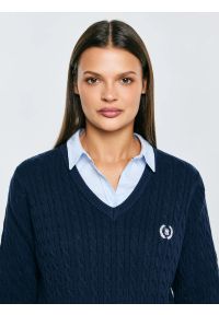 Big-Star - Sweter damski ze splotem warkoczowym z dekoltem v-neck granatowy Nisa 403. Kolor: niebieski. Materiał: bawełna, poliamid, włókno. Długość: długie. Wzór: ze splotem. Styl: klasyczny #5