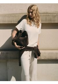 Reserved - T-shirt z modalem - beżowy. Kolor: beżowy. Materiał: dzianina