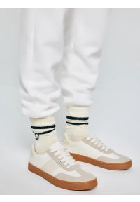 Big-Star - Sneakersy damskie z kontrastową podeszwą beżowe TT274798 801. Okazja: na spacer, na co dzień. Nosek buta: okrągły. Zapięcie: sznurówki. Kolor: beżowy. Materiał: jeans, syntetyk, materiał, dresówka. Sport: fitness, turystyka piesza #7