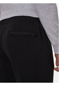 Guess Jeans Spodnie dresowe M4YB18 K9V31 Czarny Regular Fit. Kolor: czarny. Materiał: bawełna #4