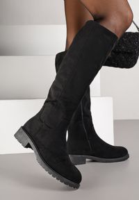 Renee - Czarne Dopasowane Kozaki Vices w Stylu Basic Lonavie. Okazja: na imprezę, na co dzień. Kolor: czarny. Materiał: jeans, skóra. Wzór: aplikacja. Styl: casual