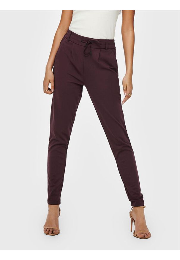 only - ONLY Spodnie materiałowe Poptrash 15115847 Bordowy Regular Fit. Kolor: czerwony. Materiał: syntetyk