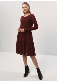 Ochnik - Bordowa sukienka mini. Kolor: czerwony. Materiał: nylon. Długość rękawa: długi rękaw. Wzór: aplikacja. Typ sukienki: proste. Długość: mini #4