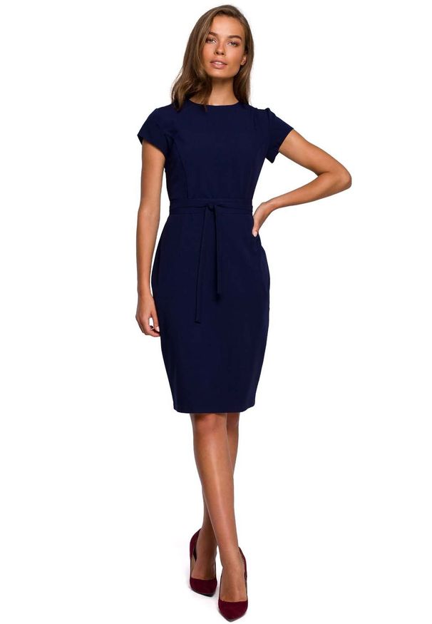MOE - Minimalistyczna Ołówkowa Sukienka z Przeszyciami - Granatowa. Kolor: niebieski. Materiał: poliester, elastan, wiskoza. Typ sukienki: ołówkowe