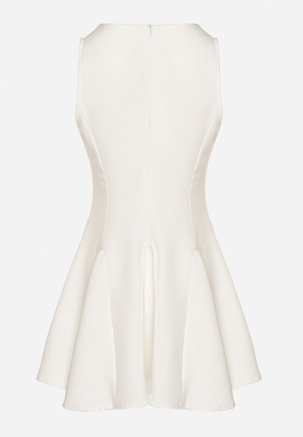 Born2be - Biała Rozkloszowana Sukienka Bez Rękawów z Ozdobnymi Wiązaniami Avelkio. Okazja: na spacer, na co dzień. Kolor: biały. Długość rękawa: bez rękawów. Typ sukienki: rozkloszowane. Styl: casual, elegancki