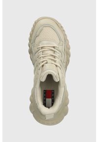 Tommy Jeans sneakersy TJW RUNNER CLOUD OUT kolor beżowy EN0EN02187. Nosek buta: okrągły. Zapięcie: sznurówki. Kolor: beżowy. Materiał: włókno, materiał. Obcas: na platformie #3
