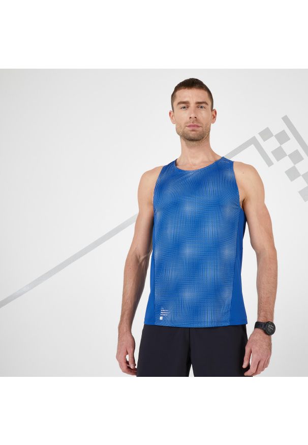 KIPRUN - Koszulka do biegania bez rękawów męska Kiprun Light. Kolor: niebieski. Materiał: elastan, materiał, poliamid, poliester. Długość rękawa: bez rękawów. Sport: fitness