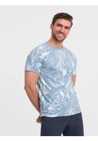 Ombre Clothing - Męski t-shirt fullprint w kontrastowe liście - błękitny V2 OM-TSFP-0180 - XXL. Okazja: na co dzień. Kolor: niebieski. Materiał: bawełna, materiał. Styl: casual